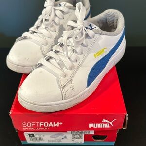 Puma Smash V2 boy’s white sneakers with soft foam inner sole, size 3.